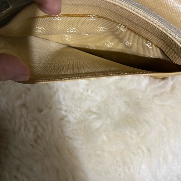 Beige Chanel long wallet with card slots and lots of pockets - Picture 12 of 15